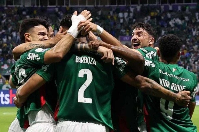 Palmeiras 4 x 1 Corinthians: goleada no Dérbi mantém Verdão na cola do líder e afunda o Timão na crise