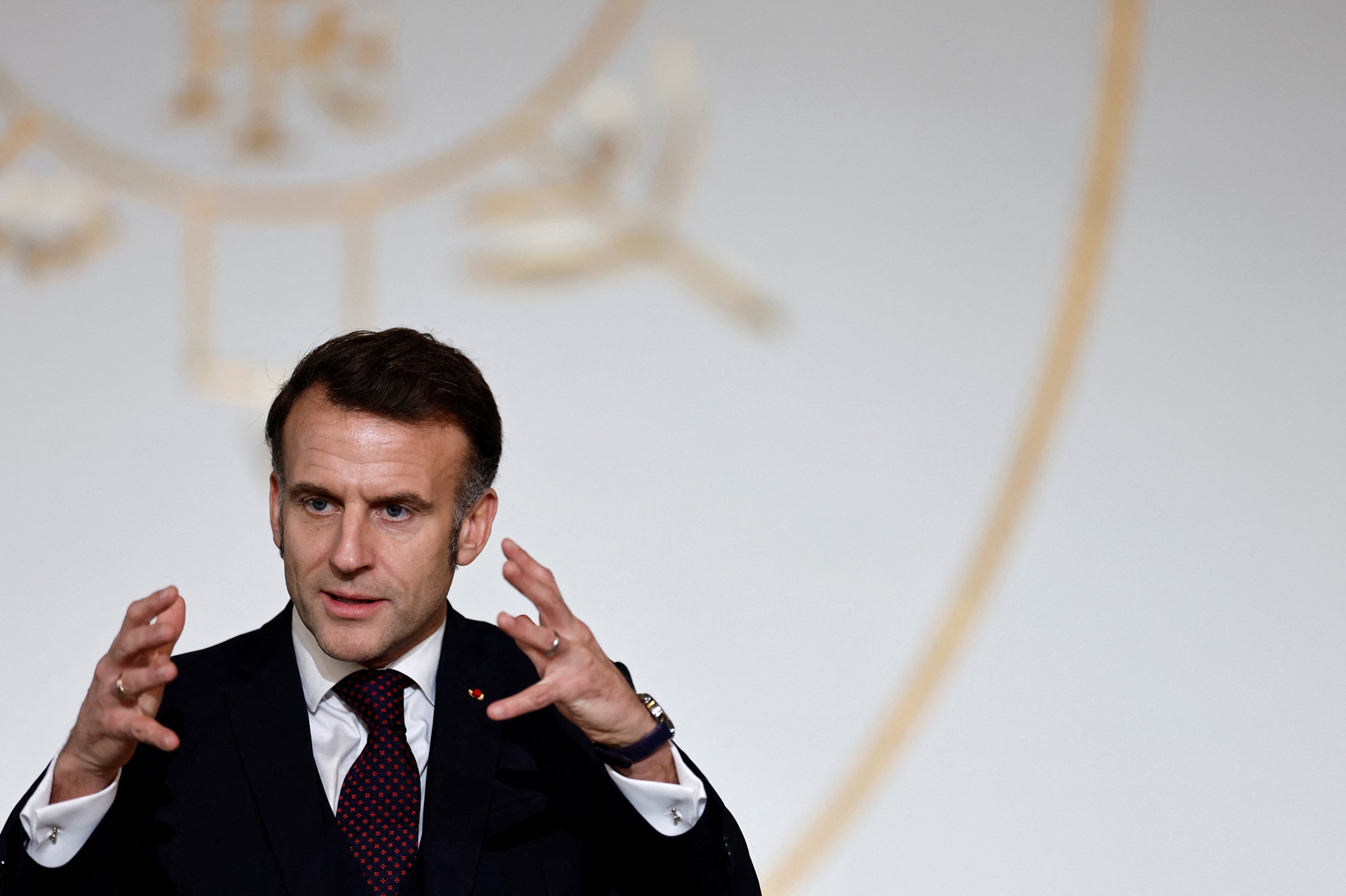 Macron alerta: Europa não pode se curvar aos EUA