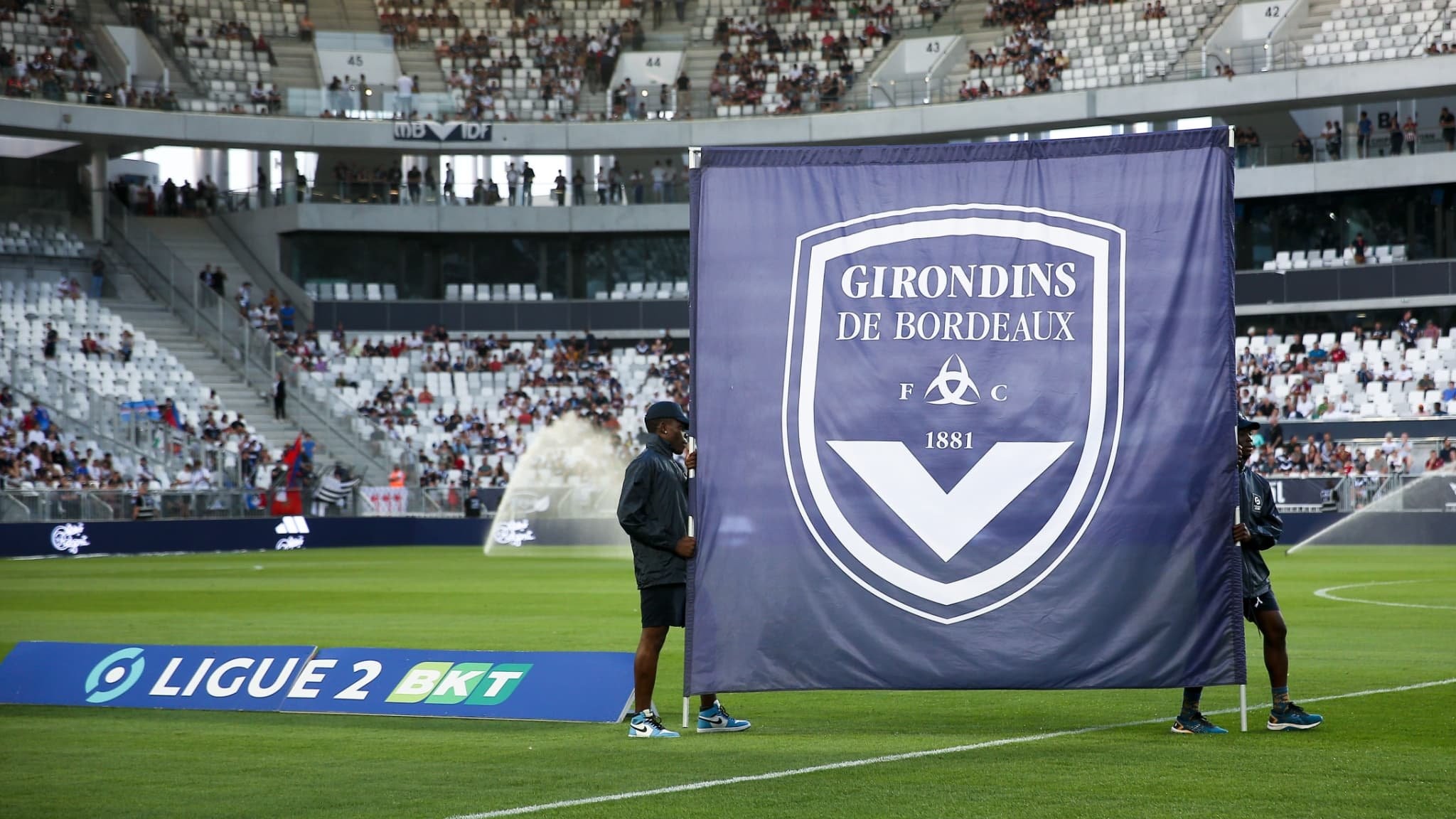 Bordeaux vendido por 1 euro: a queda de um gigante e o alerta para o futebol