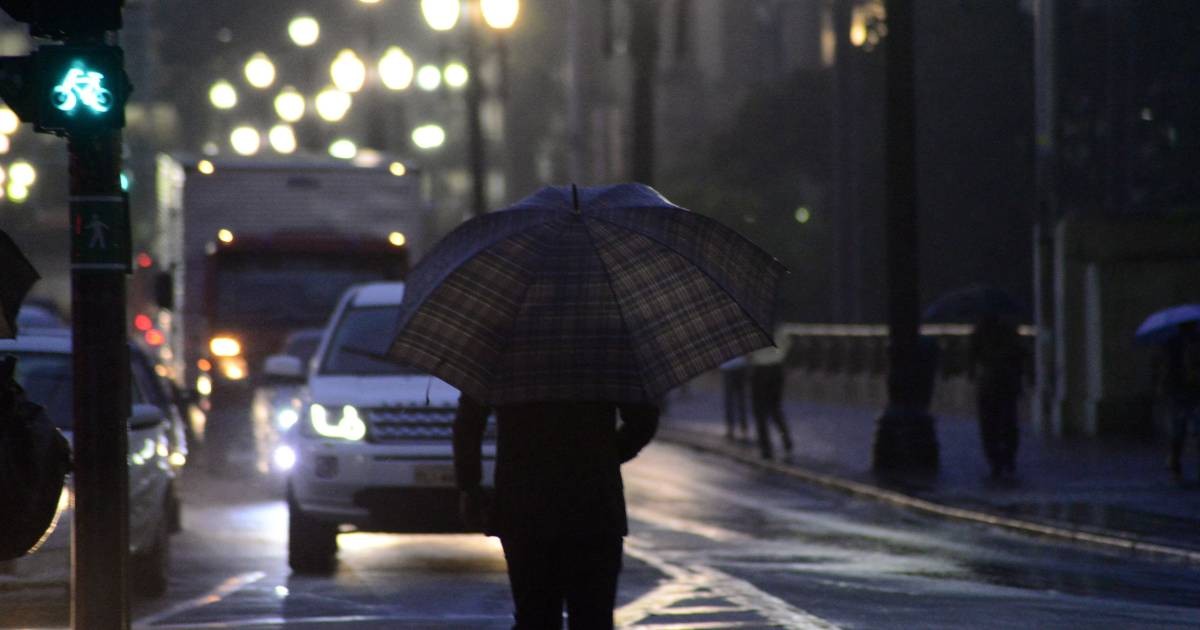 Chuva volta a São Paulo: frente fria chega com força e atinge bairros mais pobres