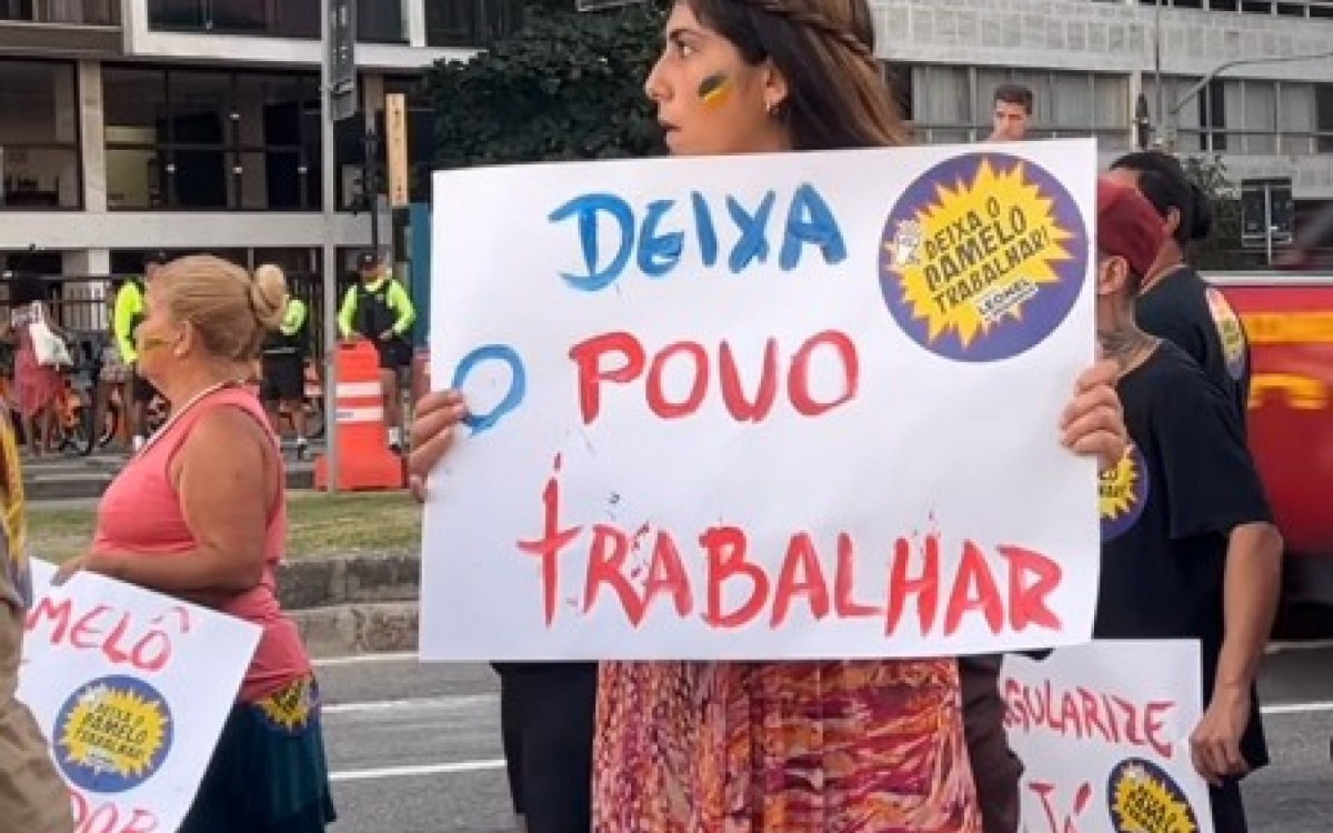 Camelôs do Rio gritam 'deixa o povo trabalhar' contra o Tolerância Zero