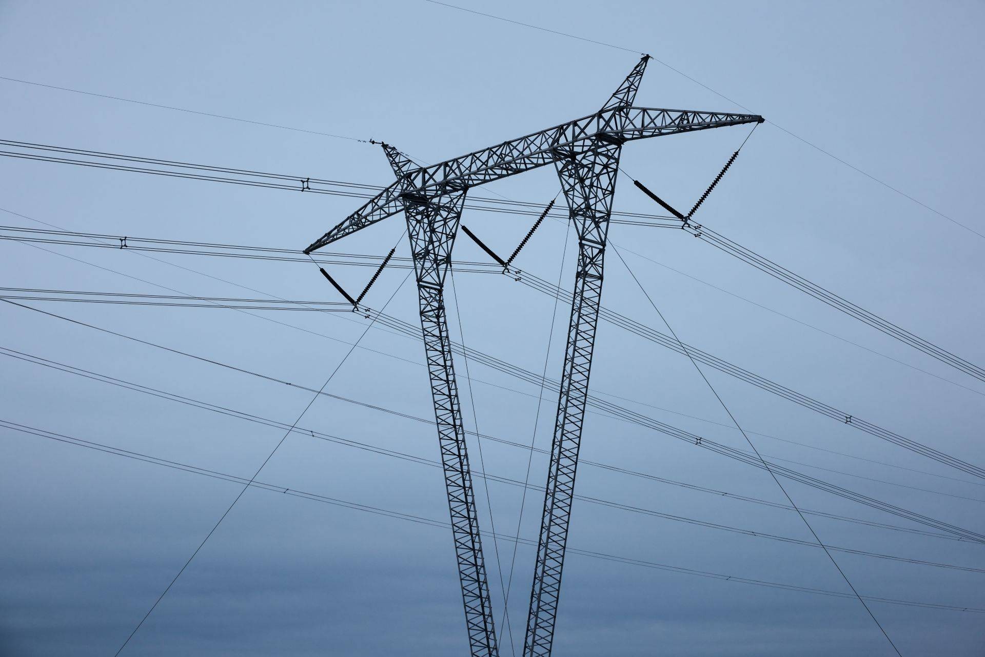A farra da IA está queimando os data centers por dentro. E a conta pode vir para o povo