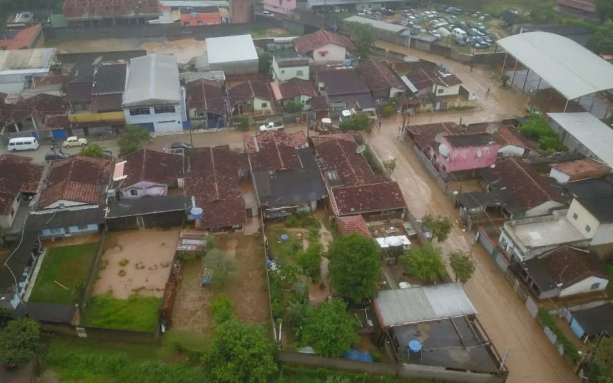 Chuva devastadora em Rio das Flores deixa 104 pessoas fora de casa e expõe falta de infraestrutura